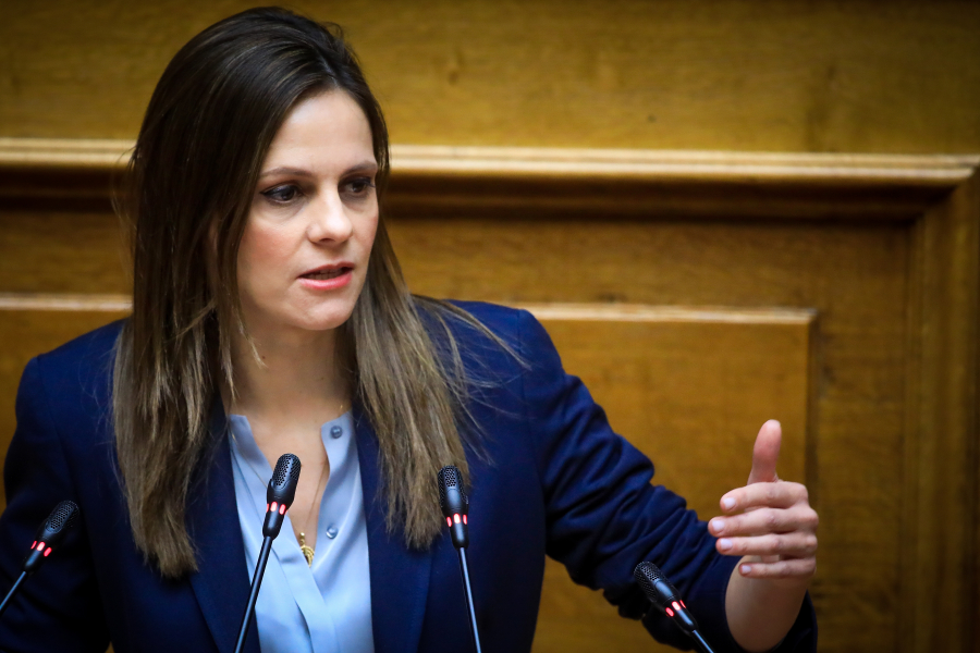 Αχτσιόγλου για αναδρομικά συνταξιούχων: Να δοθούν σε όλους, με πολιτική απόφαση