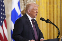 Ποια είναι τα δυο πρόσωπα μέσω των οποίων περνούν οι σχέσεις Μαξίμου με Τραμπ