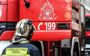 Φωτιά στο Κερατσίνι: Υπό μερικό έλεγχο τέθηκε η πυρκαγιά