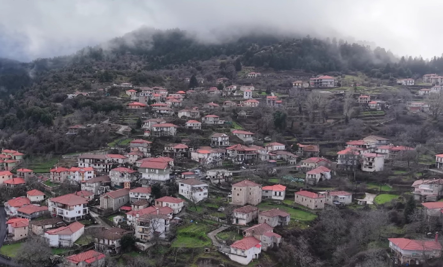 Το «μπαλκόνι» του Μαίναλου που εντυπωσιάζει ακόμα και τους πιο απαιτητικούς