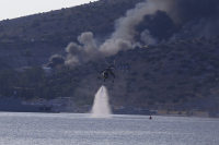 Φωτιά στον ναύσταθμο Σαλαμίνας, ήχησε «112»: Μεγάλο μέτωπο στη Βοιωτία
