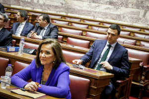 Μπακογιάννη: Δεν ασκείς την εξουσία αλαζονικά - Κικίλιας: Η ανθρωπιά δεν είναι άλλοθι για συγκάλυψη