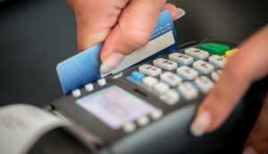Όταν εδώ μιλάμε για υποχρεωτικές πληρωμές με κάρτες κάποιοι έχουν «καταργήσει» τα μετρητά