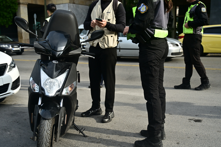 Τροχαία: Πάνω από 2.600 παραβάσεις για μη χρήση κράνους την τελευταία εβδομάδα