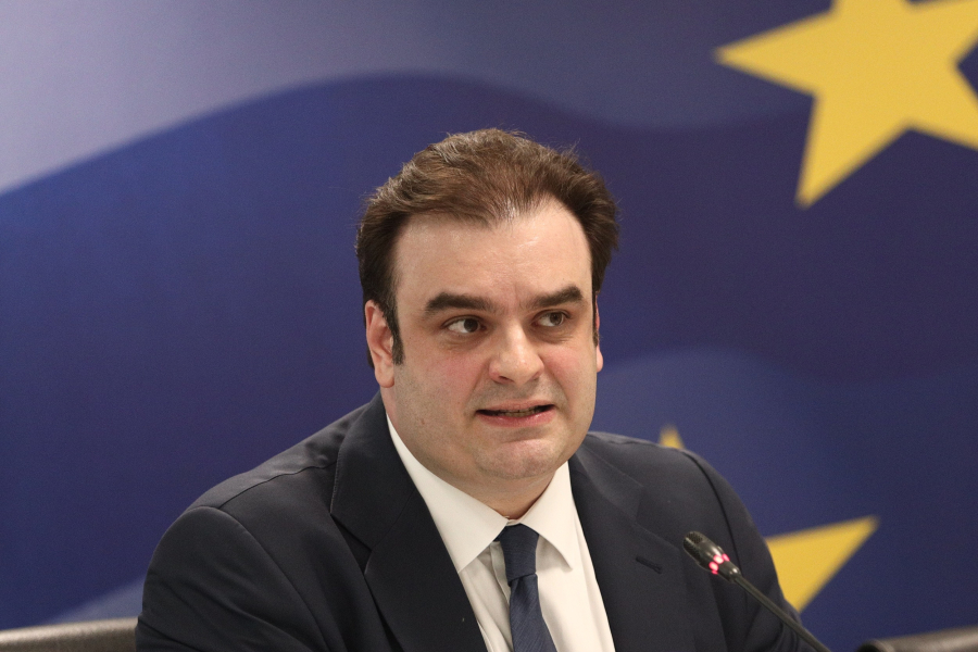 Πιερρακάκης από ΔΝΤ: Η ελληνική οικονομία είχε το κατάλληλο υλικό αλλά δεν διέθετε το απαραίτητο λογισμικό