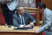 Συνάντηση Μητσοτάκη - Πλεύρη στο Μαξίμου μετά την «πόρτα» του Χαφτάρ στην ΕΕ