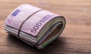 Καταγγελία ΠΟΕΔΗΝ: Καναδός τουρίστας πλήρωσε στη Σαντορίνη 590 ευρώ για απλές εξετάσεις αίματος! (pic)