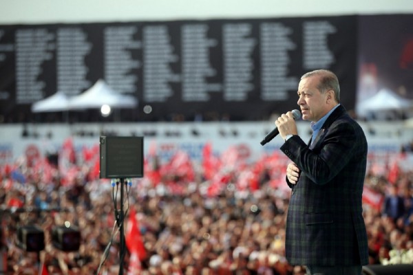 Οκτώ στους δέκα Γερμανούς θεωρούν ότι η Τουρκία δεν είναι Δημοκρατία
