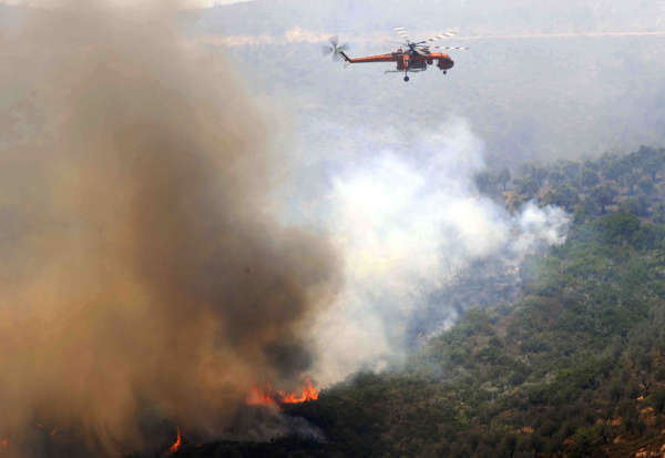 Φωτιά στη Σκιάθο, καίει δασική έκταση