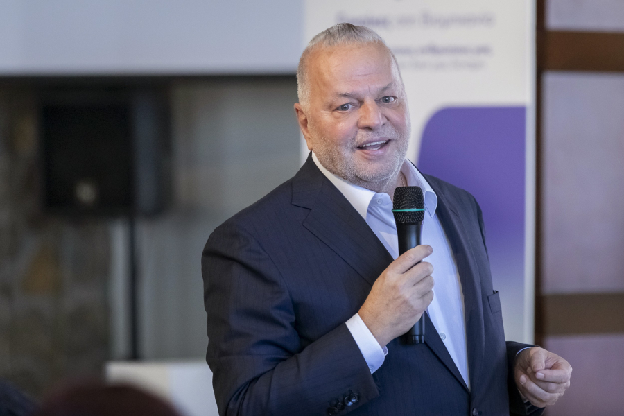 Ο τριπλός λόγος του placement του Ευάγγελου Μυτιληναίου, η Fourlis και η Holland & Barrett και η ΕΑΔ για το lobbying