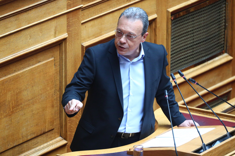 Φάμελλος για ΕΣΥ και ανάρτηση Μητσοτάκη: Αναζητά σανίδα σωτηρίας