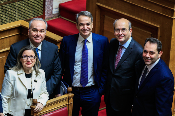 Κοιμούνται όρθιοι, πληρώνουν και ...ξενοδοχείο!