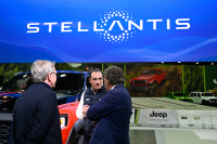 «Φρένο» στην ηλεκτροκίνηση: Η Stellantis επανεξετάζει επενδύσεις δισεκατομμυρίων