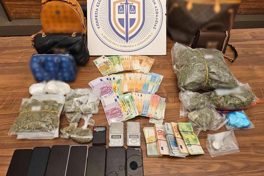 Αττική: Εξαρθρώθηκαν δύο εγκληματικές ομάδες για διακίνηση ναρκωτικών- Ανάμεσά τους 2 αστυνομικοί, 50 άτομα στη δικογραφία