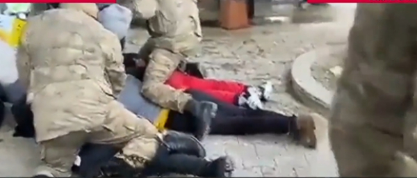 Σεισμός - Τουρκία: Άγριος ξυλοδαρμός και συλλήψεις ατόμων που έκλεβαν στα ερείπια