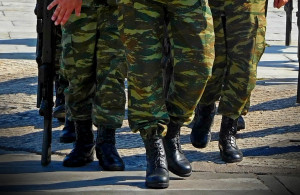 Έρχονται οι ανακοινώσεις για την αύξηση της στρατιωτικής θητείας