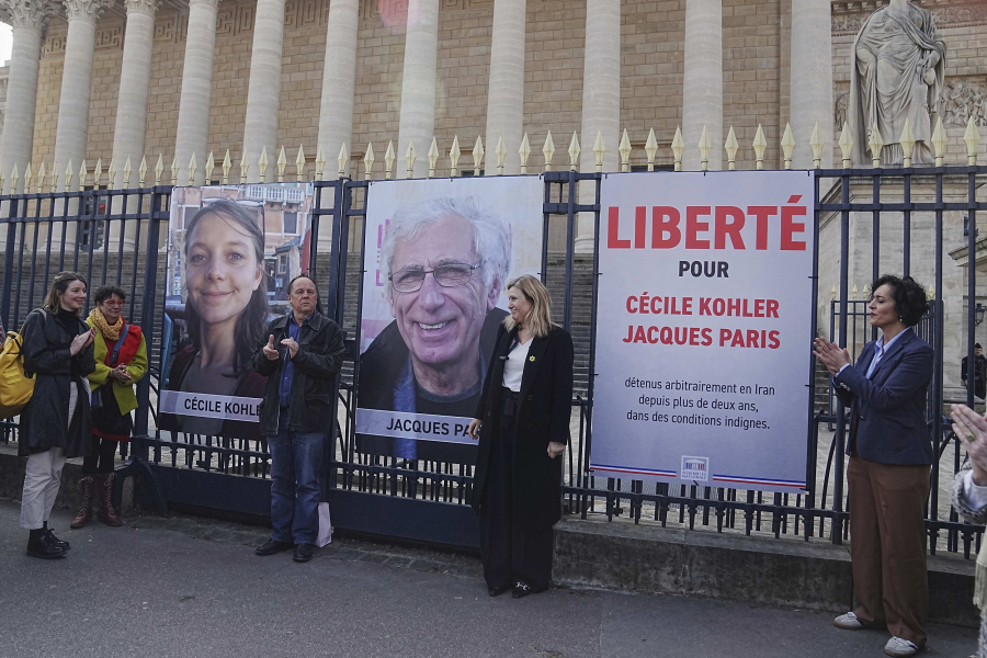 Ιράν: Αποφυλακίστηκαν δύο Γάλλοι που κατηγορούνταν για κατασκοπεία