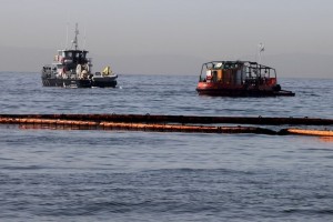 Δεν υπάρχει επιφανειακή ρύπανση σε Σαλαμίνα και Πειραϊκή λέει το λιμενικό