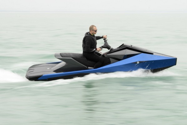 Τέλος τα jetski σε παραλίες του Πειραιά