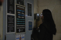 Σοκαριστική έκθεση για τα κέντρα κράτησης μεταναστών στις ΗΠΑ: «Μας δένουν τα χέρια και τρώμε σαν σκυλιά»