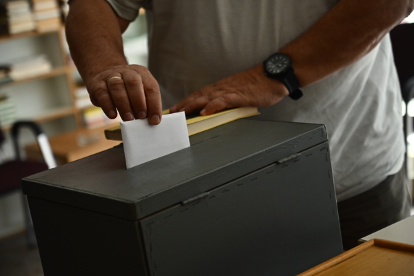 Poll: 67% of Greeks Say Wiretapping Case Politically Exposes Government