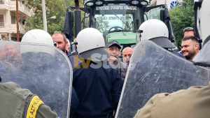 Ένταση στη Λιβαδειά: Συγκρούσεις αγροτών με αστυνομικούς (Βίντεο)