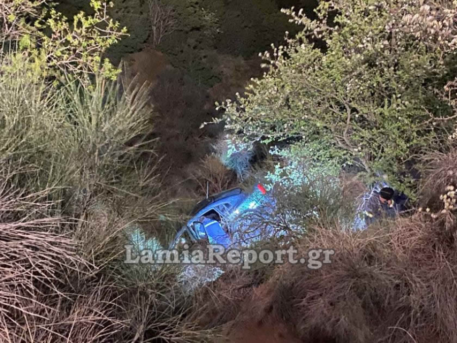 Τραγωδία στη Λαμία: Αυτοκίνητο με δύο αδερφές έπεσε σε γκρεμό (βίντεο)