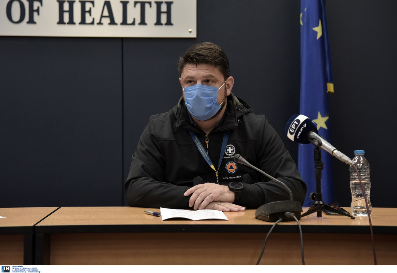 Στο δρόμο με Πυροσβέστες και Αστυνομικούς έκανε Πρωτοχρονιά ο Νίκος Χαρδαλιάς