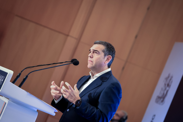 Συγκίνηση Τσίπρα για τη μητέρα του Βάιου Βλάχου