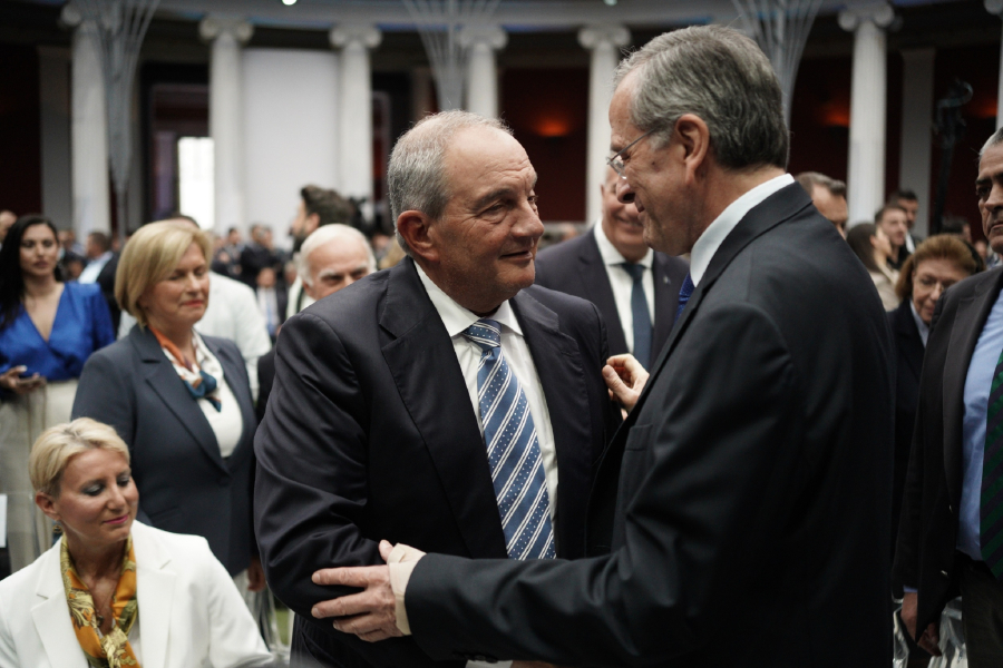 Σαμαράς: Δεν ξέρω ποιους ακούει ο Μητσοτάκης αλλά κάνει λάθος - Κ. Καραμανλής: Ωρα επείγοντος συναγερμού