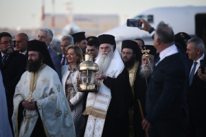 Άγιο Φως και Πάσχα 2026: Στον «αέρα» η μεταφορά του στην Ελλάδα – Το κυβερνητικό σχέδιο