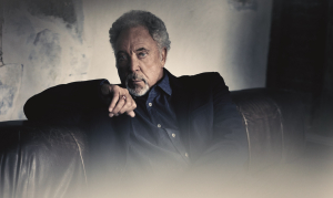 Tom Jones: 10 αξέχαστες συνεργασίες με μεγάλους σταρ