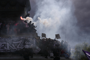 Γαλλία: «Δεν ζητάμε πολυτέλειες» – Κραυγή αγωνίας από μαθητές στα προάστια του Παρισιού