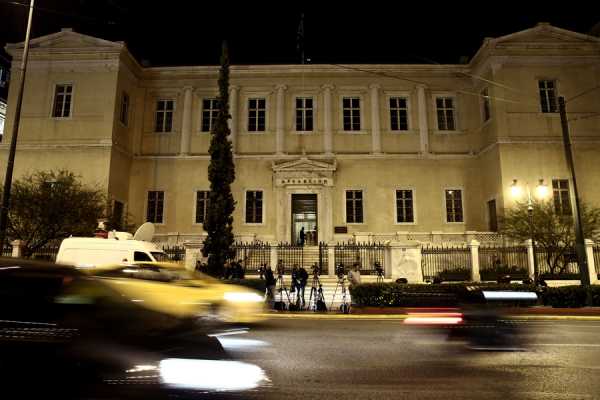 Οι προϋποθέσεις του νόμου «γέφυρα» για να μείνουν ανοιχτά τα κανάλια