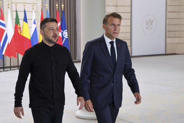 Ζελένσκι σε Μακρόν: Χρειάζονται περισσότερα συστήματα αντιαεροπορικής άμυνας - «Ποταπά» τα ρωσικά πλήγματα