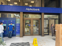 Από Alpha Bank σε Alphabank: Η νέα εποχή της τράπεζας – Όσα ανακοίνωσε ο Βασίλης Ψάλτης για το rebranding, τους πελάτες και τους εργαζομένους