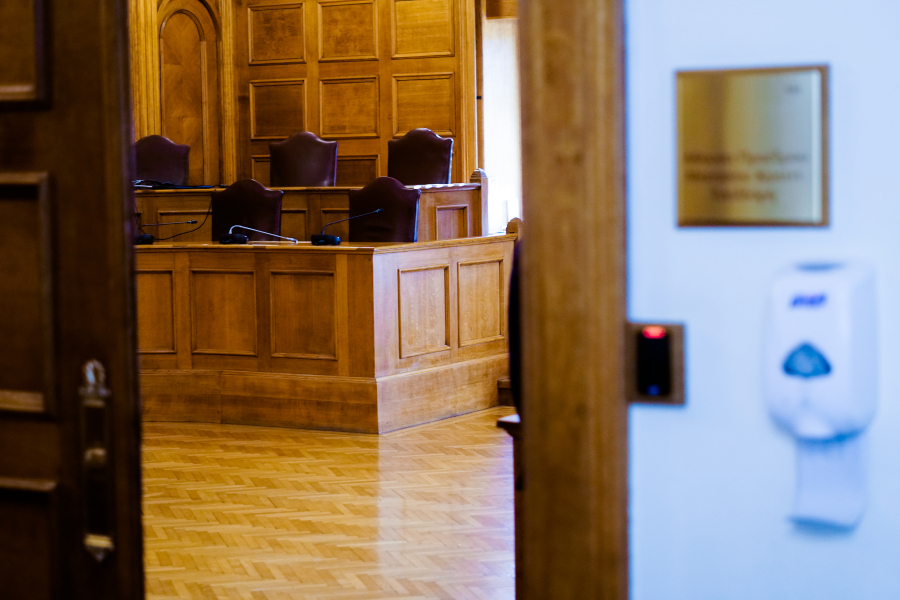 «Πόλεμος» στην Εξεταστική για τις παρακολουθήσεις: «Σκοτωμός» Κυρανάκη - Τζανακόπουλου και διακοπή της συνεδρίασης