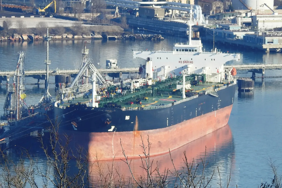 Ερυθρά θάλασσα: Οι Χούθι χτύπησαν ελληνόκτητο τάνκερ με βαλλιστικό πύραυλο