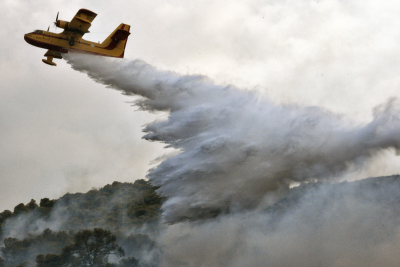 Ηράκλειο: Συναγερμός στην Πυροσβεστική -Mεγάλη φωτιά σε δάσος