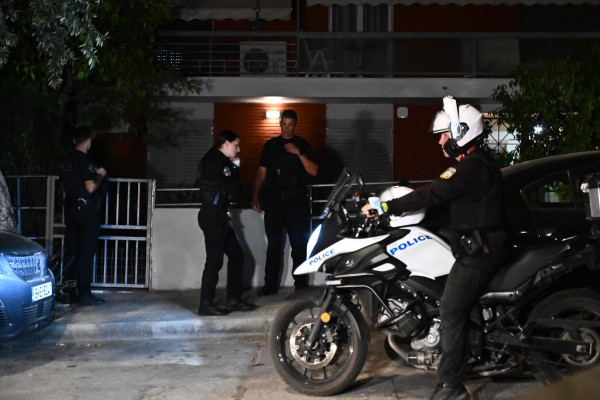 Νέος Κόσμος: Εντοπίστηκαν δύο πτώματα σε αποσύνθεση