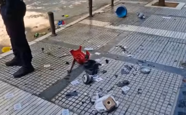 Θεσσαλονίκη: 5χρονος πετούσε πέτρες και αντικείμενα από το μπαλκόνι - Συνελήφθη η μητέρα του