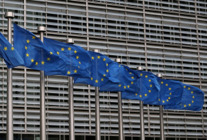 Ευρωβουλευτής του ΣΥΡΙΖΑ «ταξιδεύει» στις Βρυξέλλες στελέχη του... Κασσελάκη!