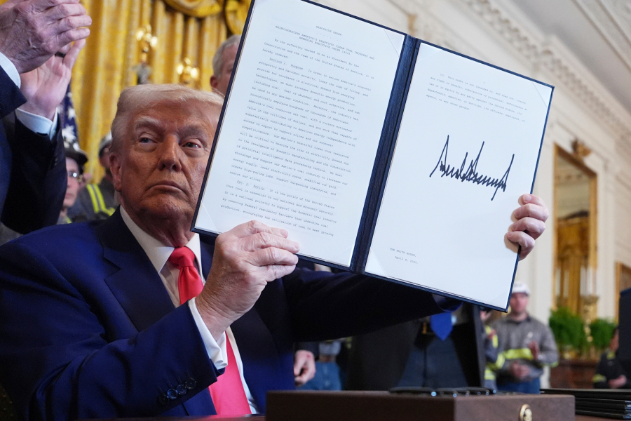 Οι παγκόσμιες αγορές αιμορραγούν, ο Τραμπ συνεχίζει αλλαζονικά - «Οι χώρες μας χρειάζονται για να επιβιώσουν»