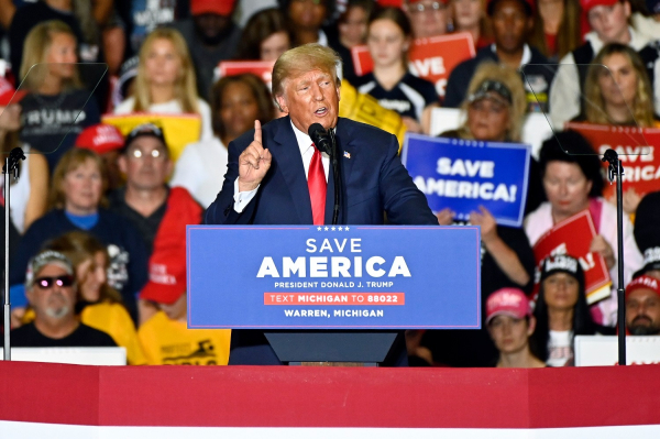 Ο Ντόναλντ Τραμπ παραδέχεται ότι είχε στην κατοχή του απόρρητο έγγραφο με σχέδια επίθεσης στο Ιράν