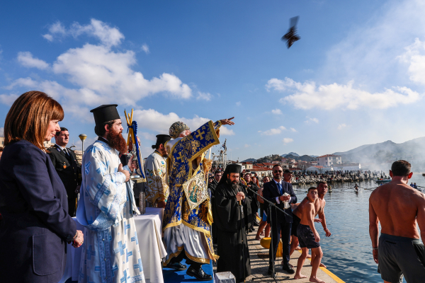 Σακελλαροπούλου στη Λήμνο για τα Θεοφάνια: «Η σημερινή μέρα φέρνει το μήνυμα της νίκης του φωτός ενάντια στο σκότος»