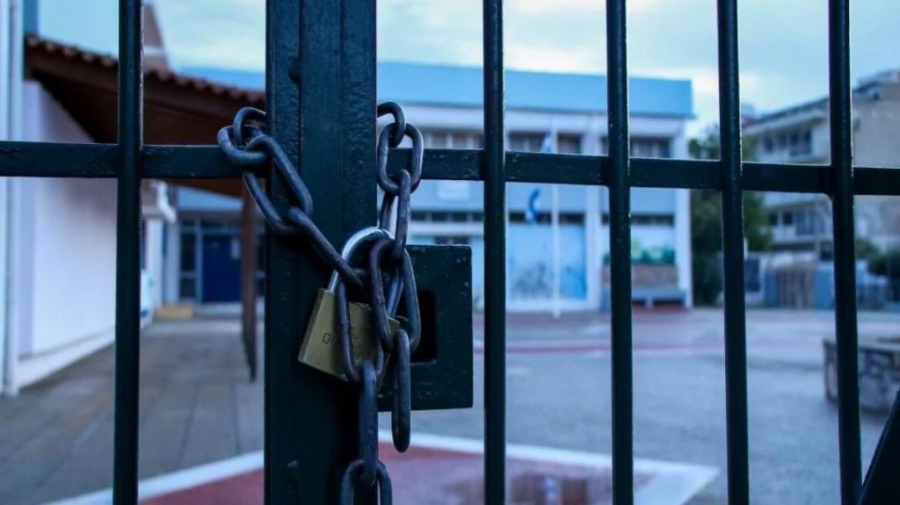 Πεδίο μάχης προαύλιο: Μαθήτριες πιάστηκαν στα χέρια με μπουνιές και κλωτσιές