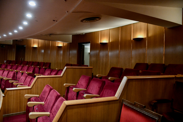 Κατηγορείται για βιασμό τεσσάρων γυναικών ο ηθοποίος που ζητούσε να φύγει η Μενδώνη λόγω Λιγνάδη