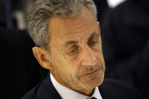 Μακρόν: Συνάντηση στο Ελιζέ με τον Σαρκοζί λίγες ώρες πριν τη φυλάκισή του πρώην προέδρου