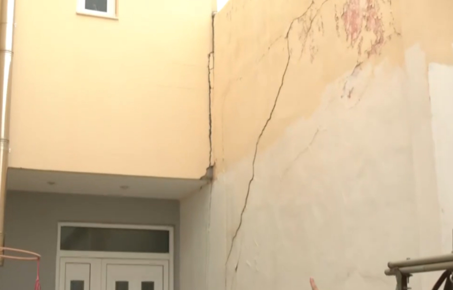 Ηράκλειο: Στις Βούτες ο Λέκκας για τις ρηγματώσεις - Τα σενάρια για το τι συμβαίνει