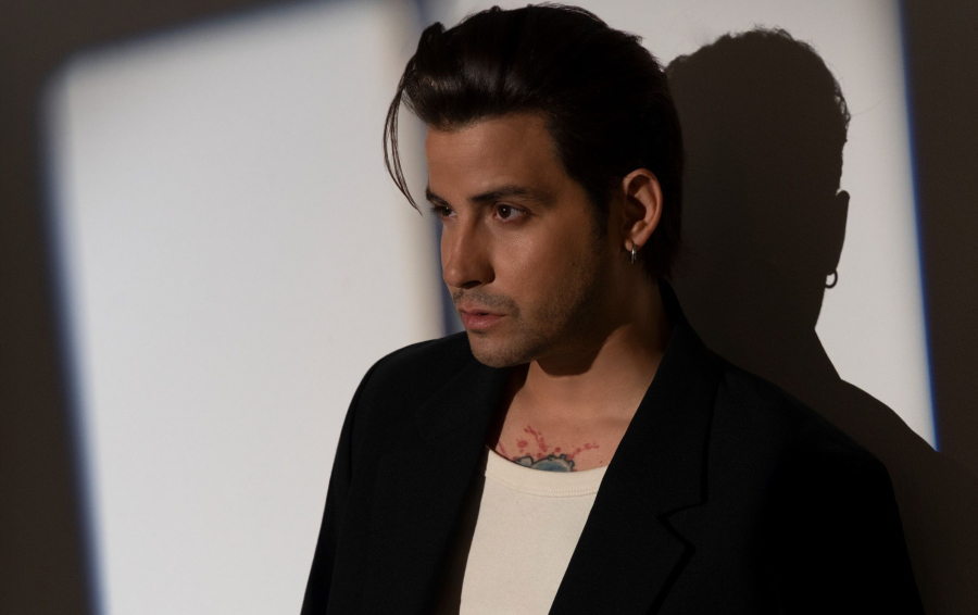 Ο Αναστάσιος Ράμμος παρουσιάζει το νέο του τραγούδι- «Φωτογραφίες»